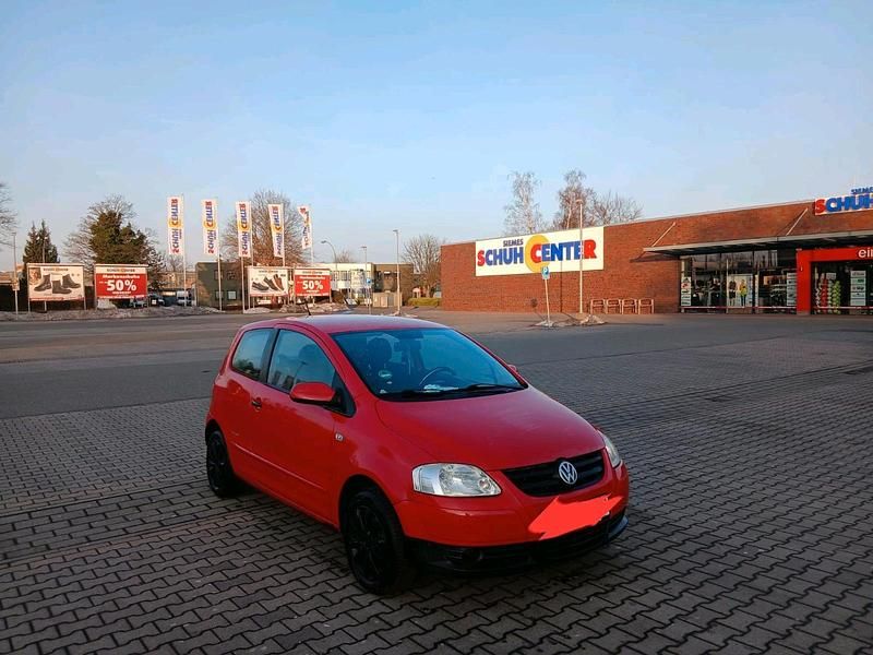 Gebraucht VW Fox 54 PS (39 kW) 2009 Rot Kleinwagen
