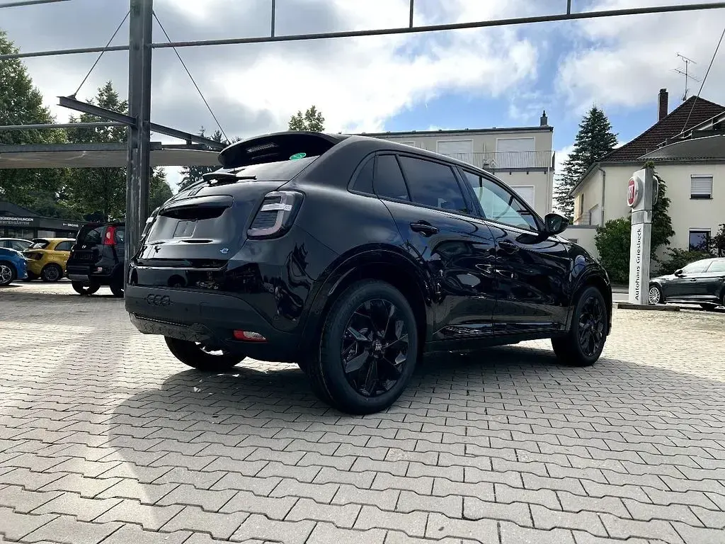 Neu Fiat 600E Sport 114 kW (156 PS) 2026 Schwarz SUV