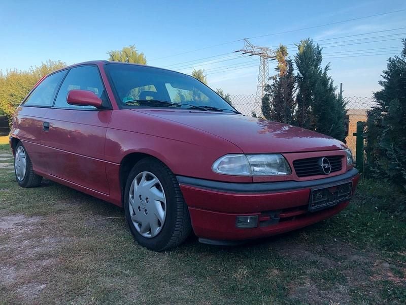Rot Gebraucht 1997 Opel Astra Kleinwagen | 800 € (Guter Preis) - Bild 1/4