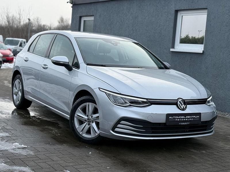 Gebraucht VW Golf Life 116 PS (85 kW) 2023 Silber Limousine
