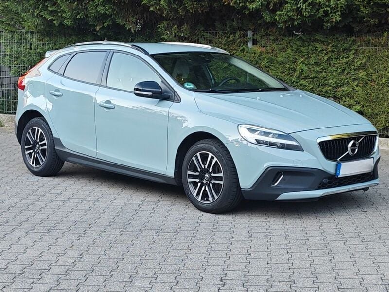 Blau Gebraucht 2018 Volvo V40 CC Kombi | 12.100 € (Guter Preis) - Bild 1/4