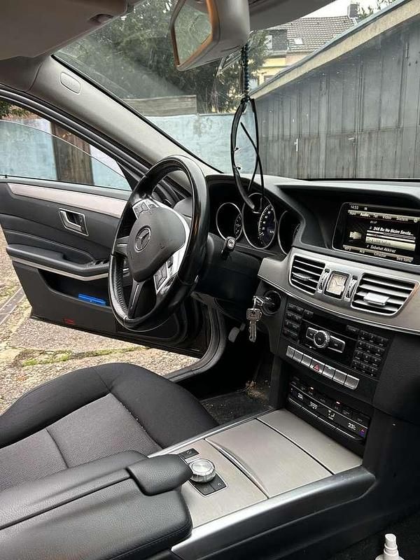 Gebraucht 2015 Mercedes E220 Edition Limousine | 14.750 € (Fairer Preis) - Bild 1/4