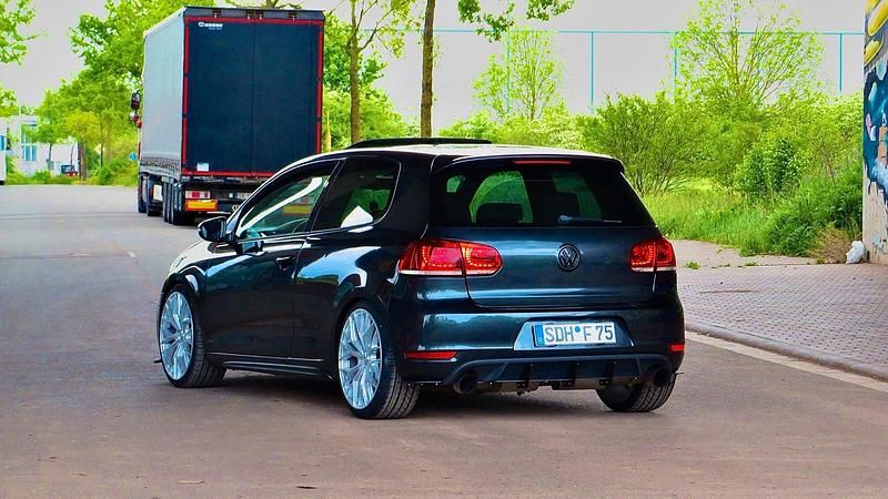 Schwarz Gebraucht 2012 VW Golf VI GTI Kleinwagen | 7.800 € (Fairer Preis) - Bild 1/4