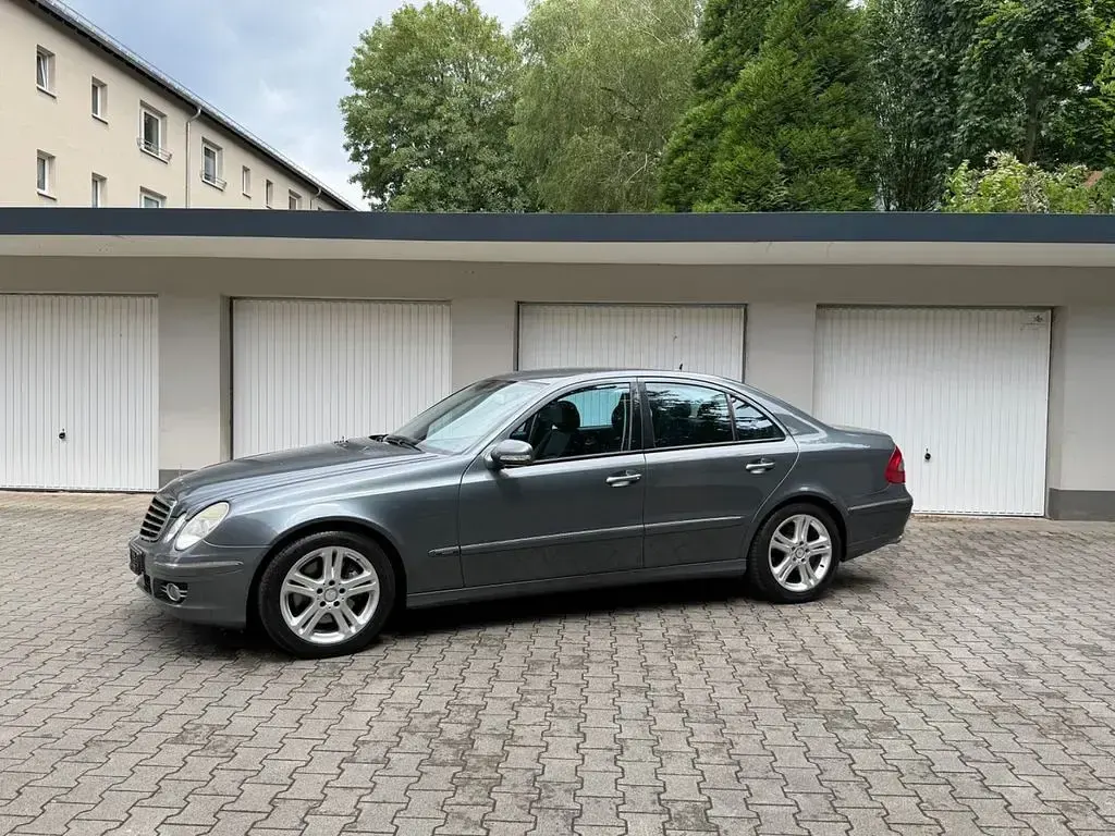 Gebraucht Mercedes E350 272 PS (200 kW) 2008 Grau Limousine