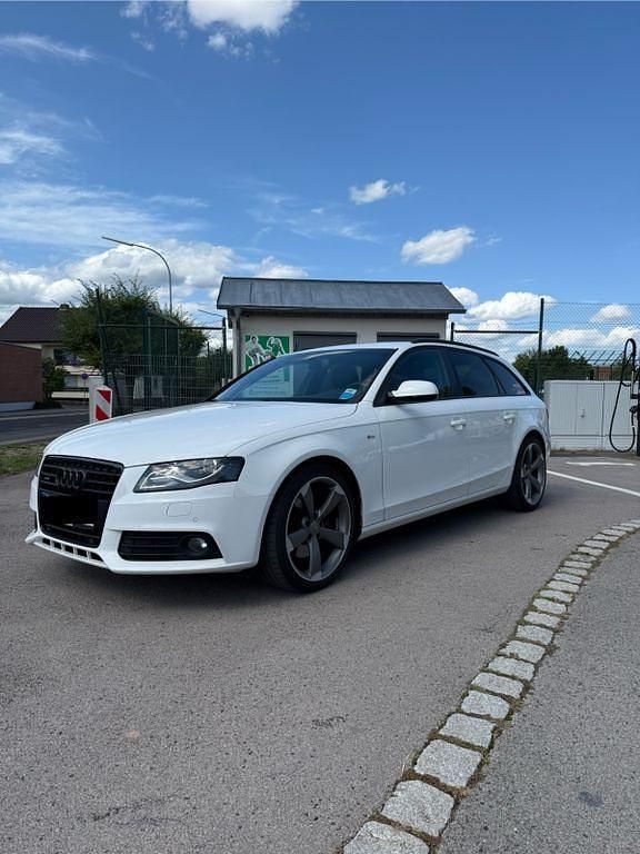 Weiß Gebraucht 2011 Audi A4 S-Line Kombi | 12.249 € (Etwas zu teuer) - Bild 1/4