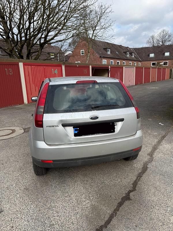 Gebraucht Ford Fiesta 60 PS (44 kW) 2004 Silber Kleinwagen