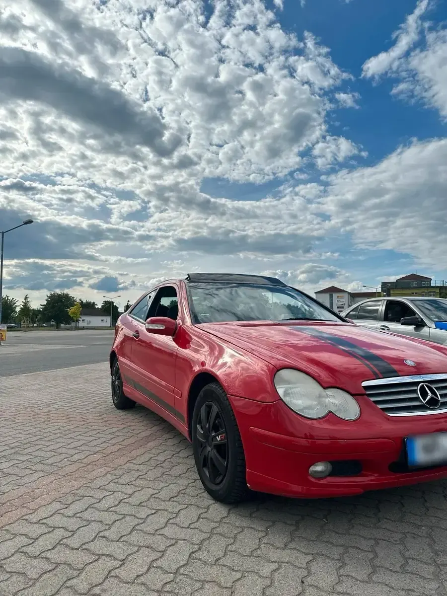 Gebraucht Mercedes C180 129 PS (94 kW) 2001 Rot Coupé