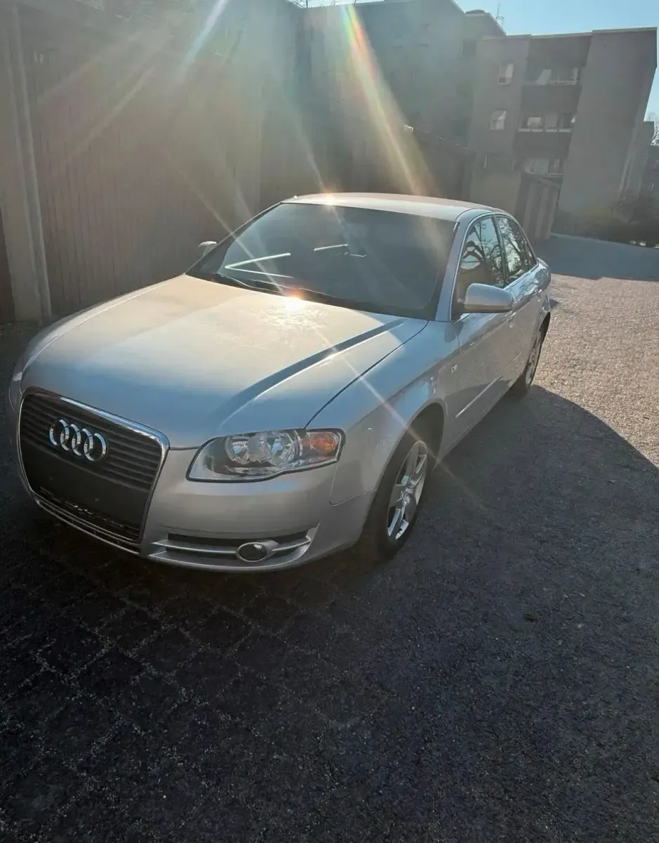 Gebraucht Audi A4 130 PS (95 kW) 2005 Grau Limousine