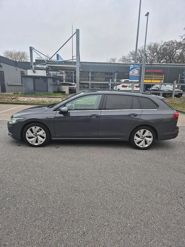 Gebraucht VW Golf VIII Style 150 PS (110 kW) 2021 Grau Kombi