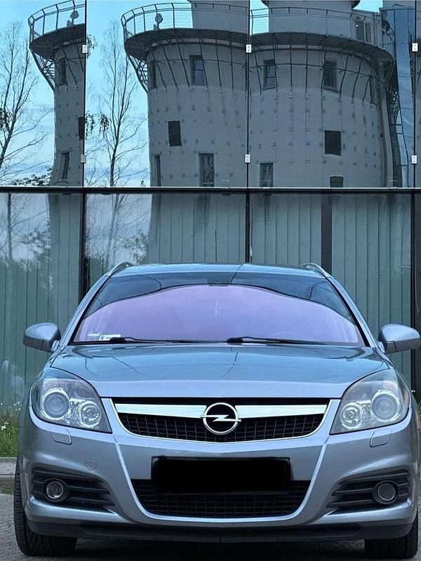 Grau Gebraucht 2008 Opel Vectra Edition+ Kombi | 2.400 € (Etwas zu teuer) - Bild 1/4