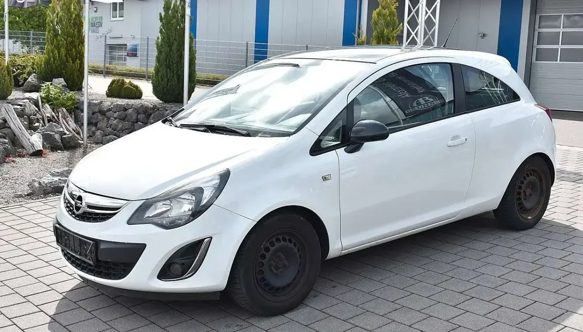 Gebraucht Opel Corsa Color Edition 87 PS (63 kW) 2014 Weiß Kleinwagen