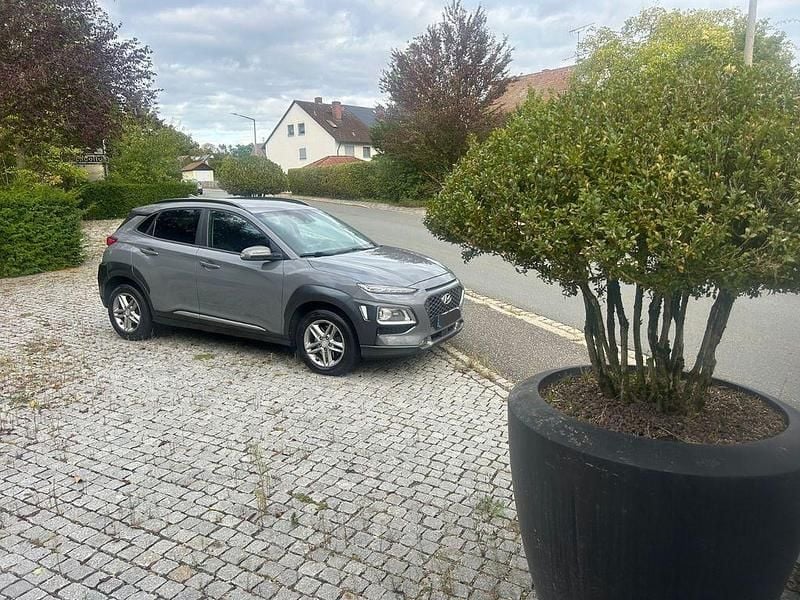 Grau Gebraucht 2019 Hyundai Kona Style SUV | 9.500 € - Bild 1/4