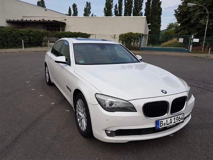 Gebraucht BMW 740 306 PS (225 kW) 2010 Weiß Limousine