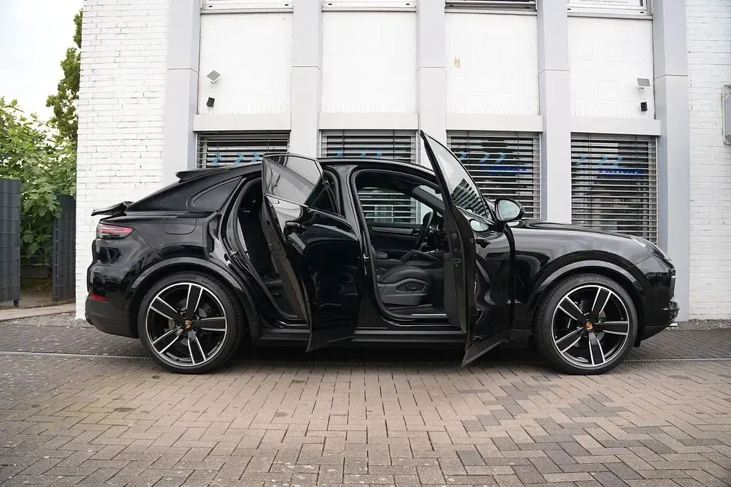 Gebraucht Porsche Cayenne E-Hybrid Platinum Edition 462 PS (339 kW) 2022 Schwarz SUV