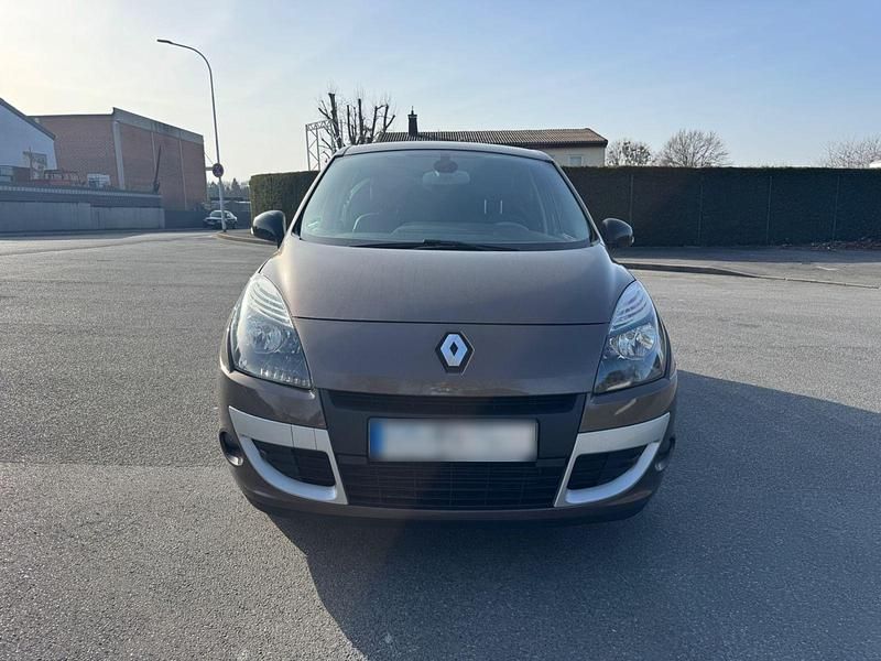 Gebraucht Renault Scénic III 131 PS (96 kW) 2012 Braun Van / Kleinbus