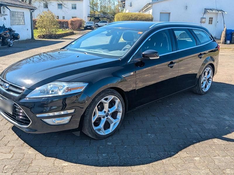 Gebraucht Ford Mondeo 140 PS (102 kW) 2012 Schwarz Kombi