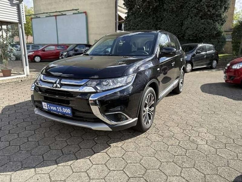 Pantherschwarz (p) Gebraucht 2016 Mitsubishi Outlander Basis SUV | 11.490 € (Fairer Preis) - Bild 1/4