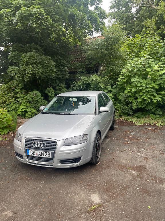 Silber Gebraucht 2006 Audi A3 Ambition Limousine | 1.400 € (Superpreis) - Bild 1/4