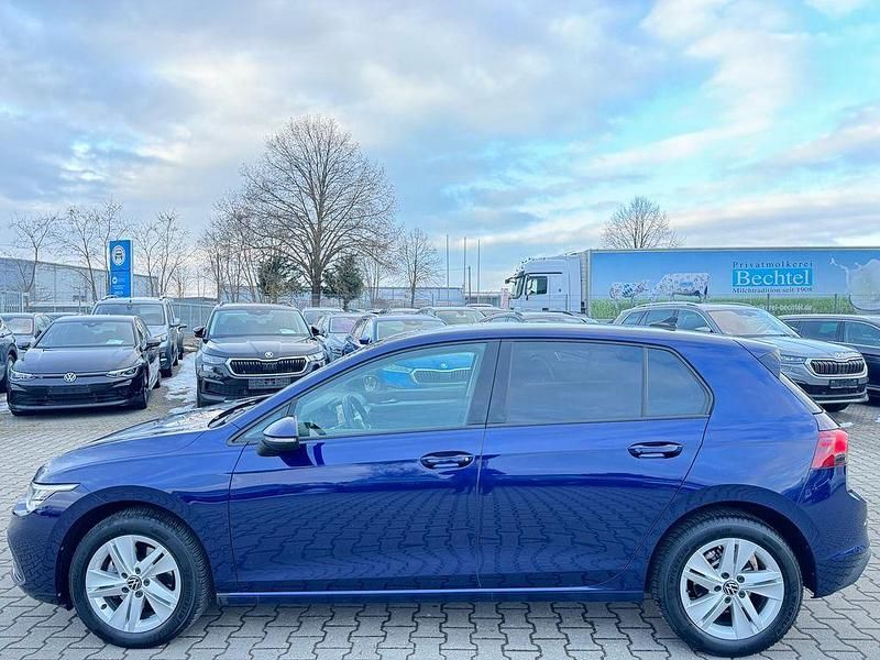Gebraucht VW Golf VIII Life 116 PS (85 kW) 2024 Blau Limousine