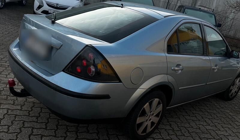 Grau Gebraucht 2003 Ford Mondeo Kleinwagen | 690 € (Fairer Preis) - Bild 1/4