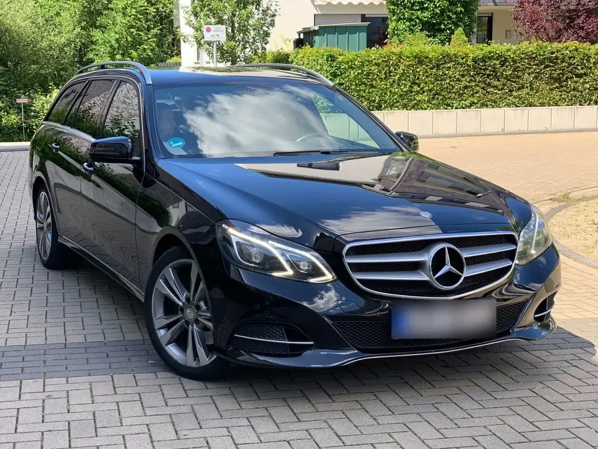 Gebraucht Mercedes E300 204 PS (150 kW) 2015 Schwarz Kombi