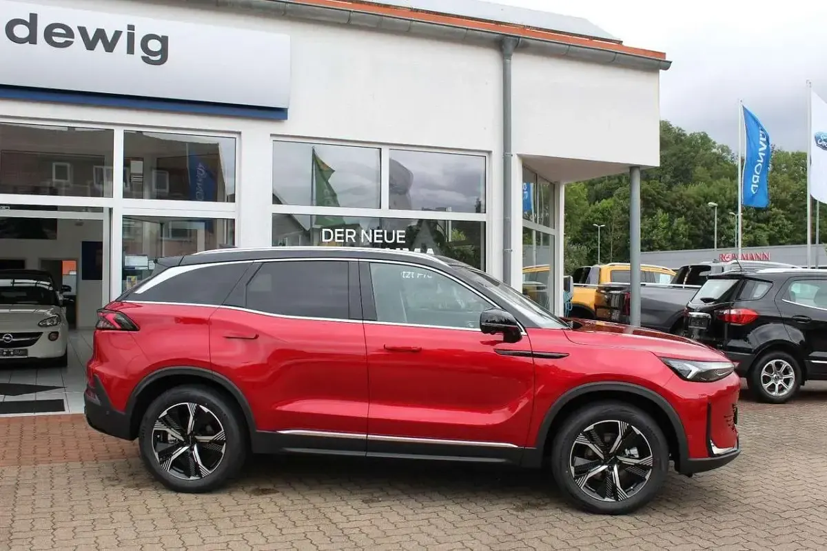 Nowe Baic X75 177 KM (130 kW) 2025 Czerwony SUV