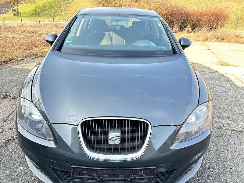 Gebraucht Seat Leon Stylance 105 PS (77 kW) 2011 "track" grau Kleinwagen