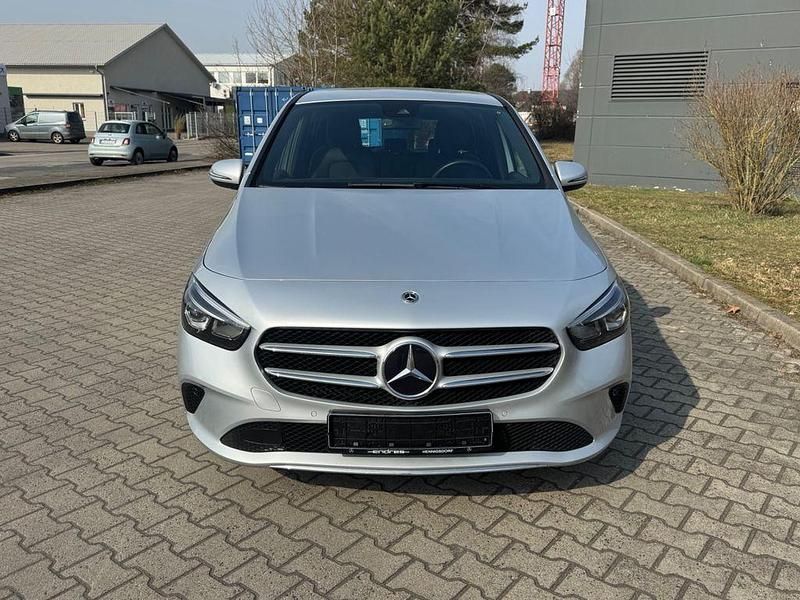 Gebraucht Mercedes E250 Progressive 160 PS (117 kW) 2022 Silber Limousine
