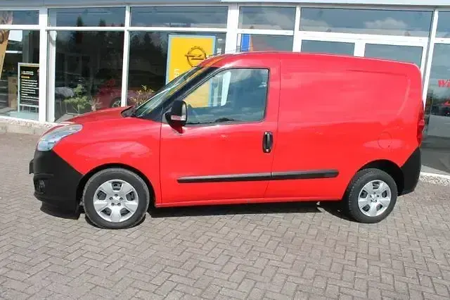 Gebraucht Opel Combo 95 PS (69 kW) 2016 Rot Van / Kleinbus