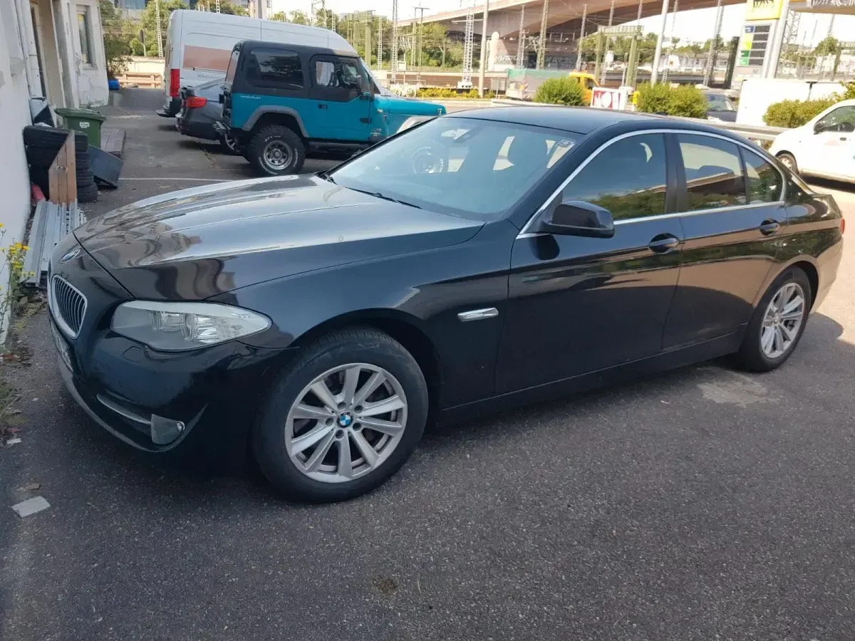 Gebraucht BMW 525 205 PS (150 kW) 2011 Schwarz Limousine