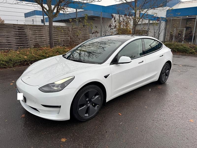 Weiß Gebraucht 2021 Tesla Model 3 Long Range AWD Limousine | 27.900 € (Etwas zu teuer) - Bild 1/4