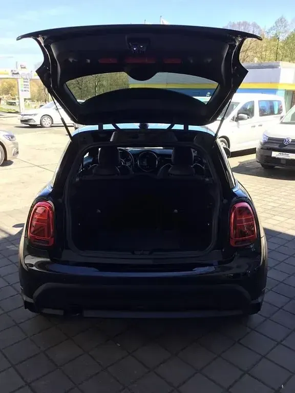 Używany Mini Cooper Classic 136 KM (100 kW) 2021 Czarny Hatchback