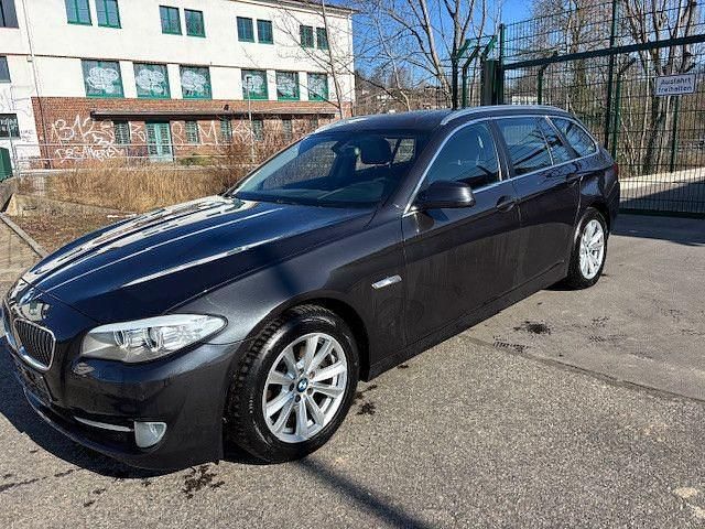 Gebraucht BMW 520 Performance 184 PS (135 kW) 2013 Grau Kombi
