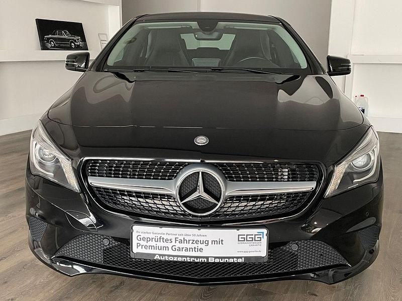 Gebraucht Mercedes CLA180 Urban 122 PS (89 kW) 2014 Schwarz Limousine