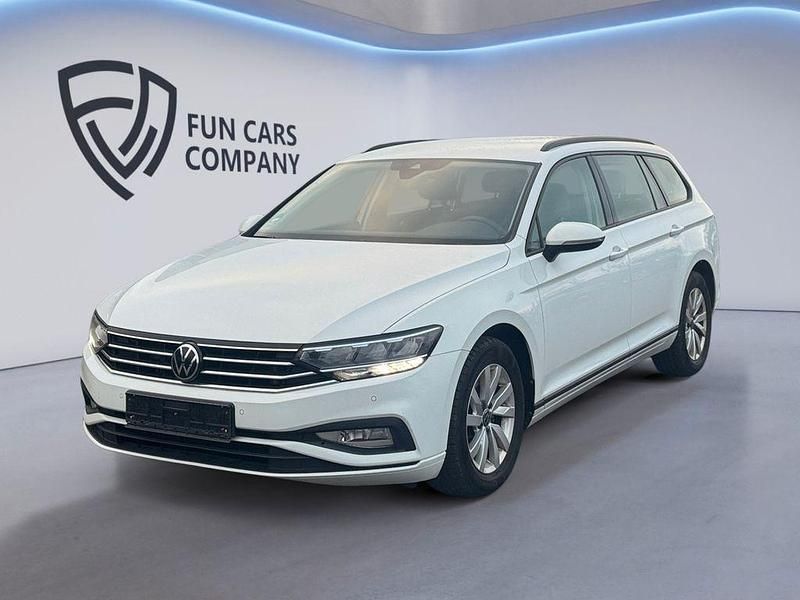 Weiß Gebraucht 2021 VW Passat Kombi | 15.150 € (Fairer Preis) - Bild 1/4