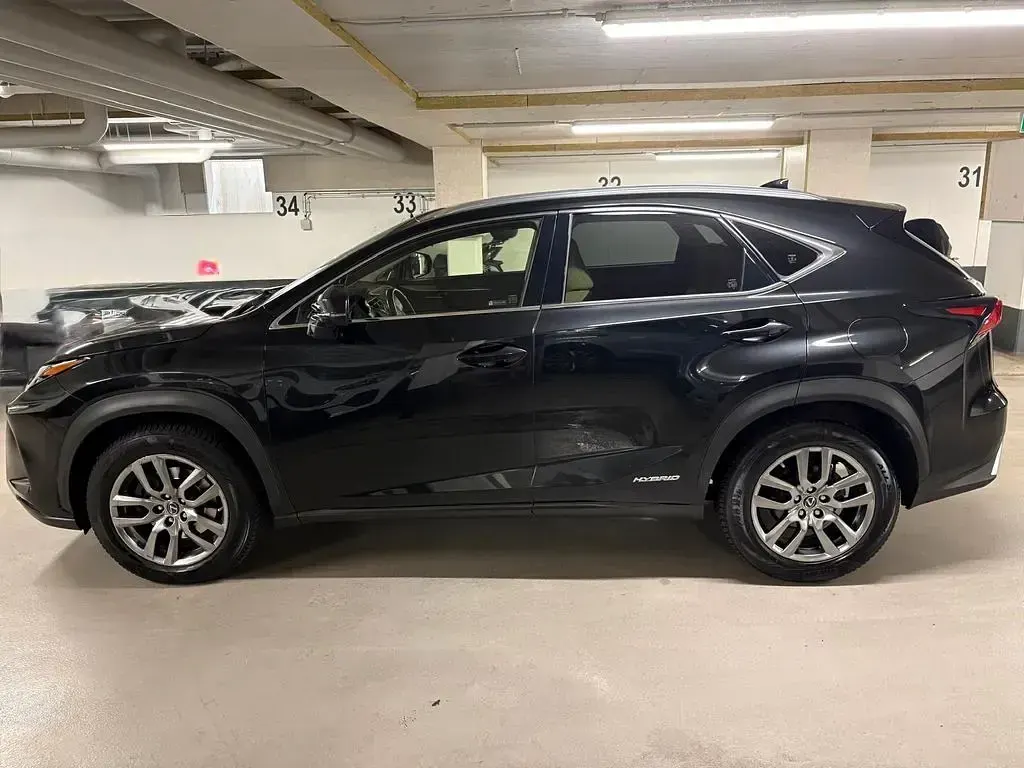 Gebraucht Lexus NX300h E-FOUR 155 PS (114 kW) 2018 Schwarz SUV