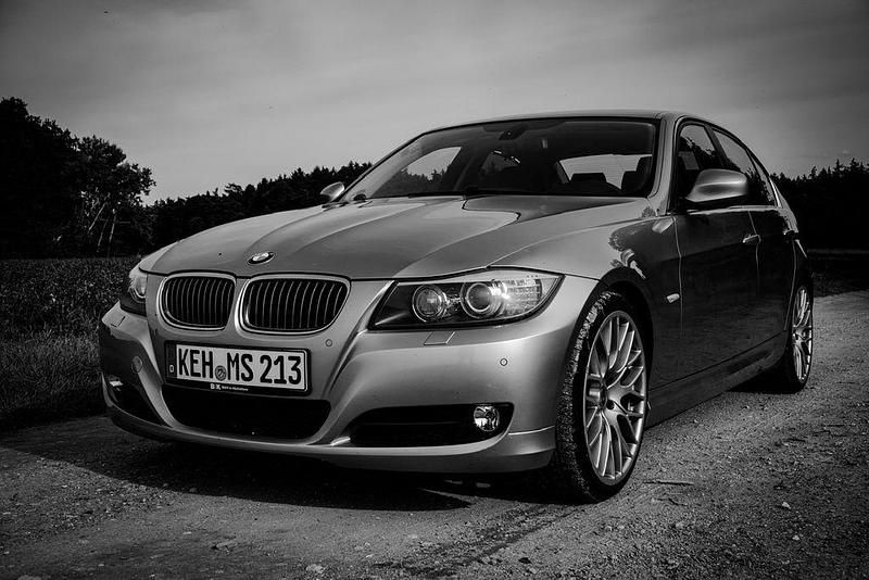 Blau Gebraucht 2008 BMW 330 Performance Limousine | 11.999 € (Fairer Preis) - Bild 1/4