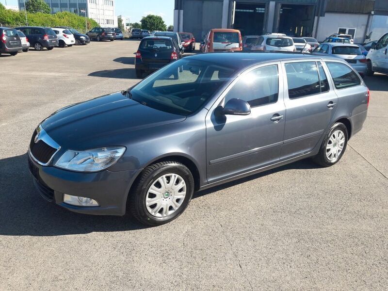Grau Gebraucht 2009 Skoda Octavia Ambiente Kombi | 5.300 € (Fairer Preis) - Bild 1/4