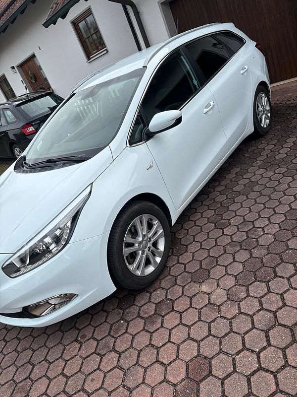 Occasion Kia Ceed 135 ch (99 kW) 2014 Blanc Citadine
