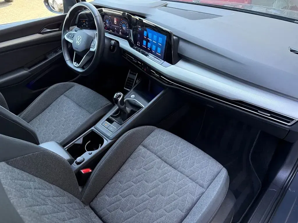 Gebraucht VW Golf VIII Move 110 PS (80 kW) 2024 Uranograu/cinza urano Limousine