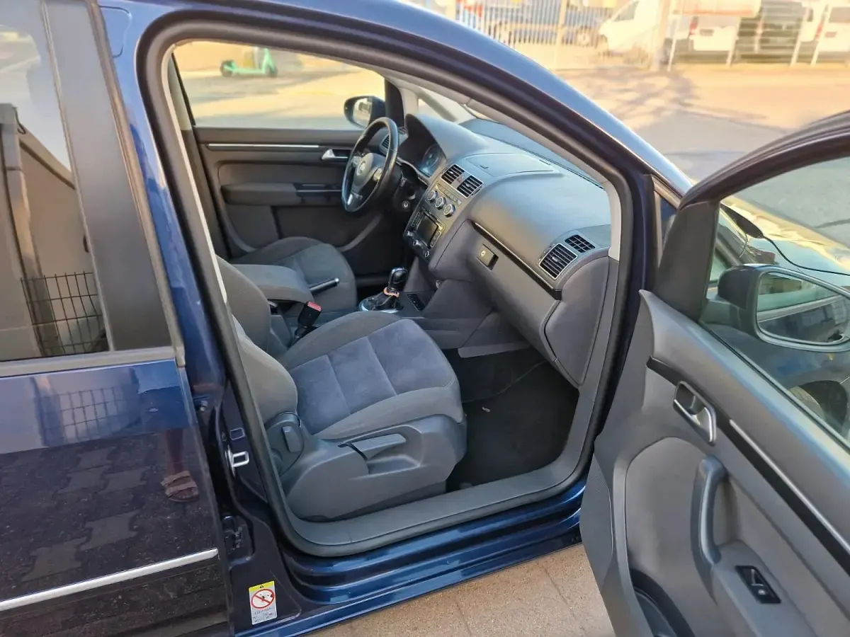Gebraucht VW Touran 140 PS (102 kW) 2012 Schwarz Van / Kleinbus