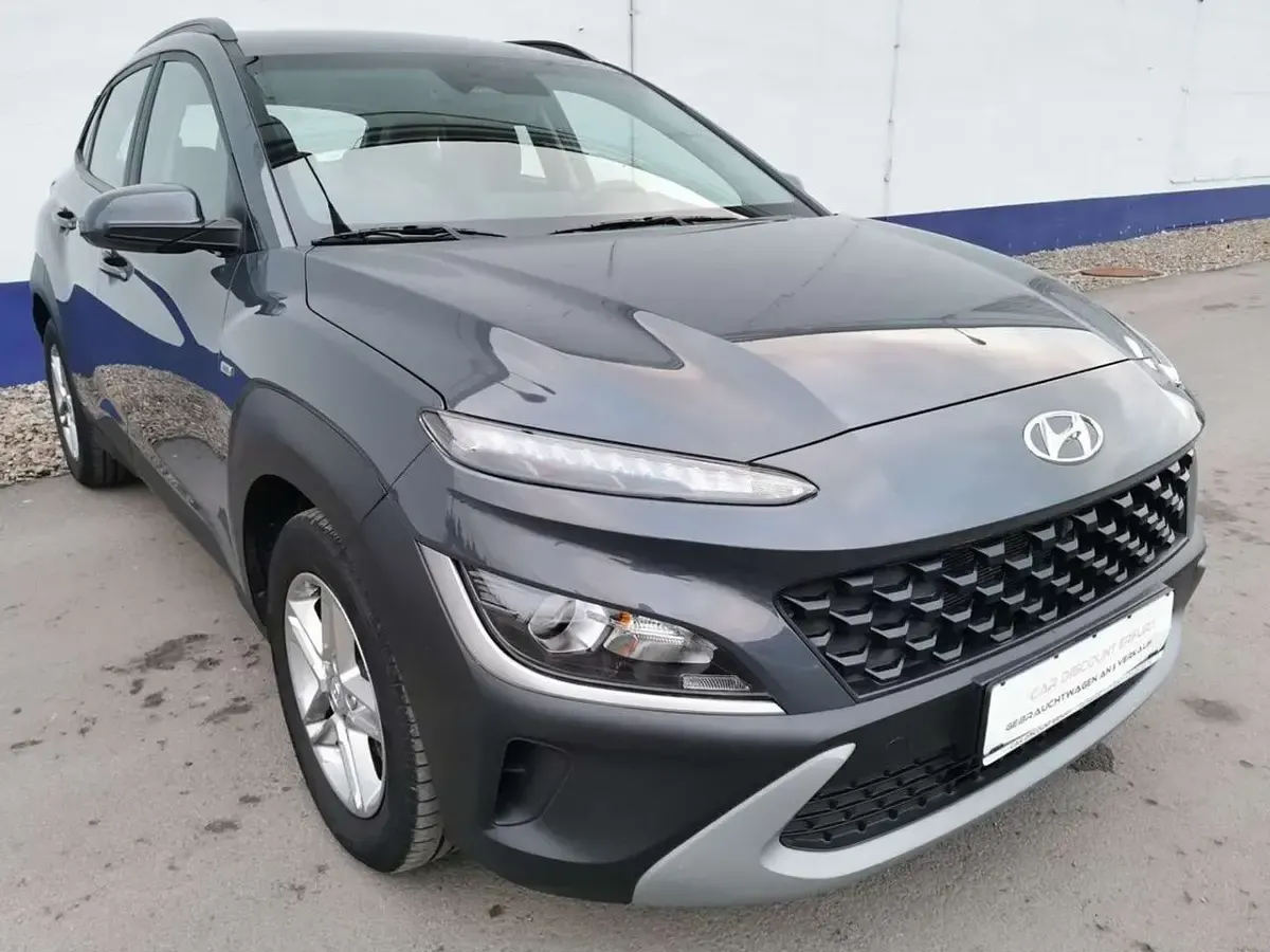 Gebraucht Hyundai Kona Select 120 PS (88 kW) 2023 Ecotronic grey / mic SUV