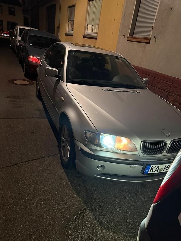 Silber Gebraucht 2004 BMW 318 Limousine | 1.500 € (Superpreis) - Bild 1/4