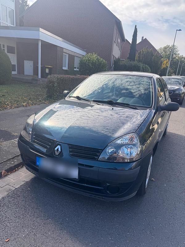 Grün Gebraucht 2004 Renault Clio II Kleinwagen | 1.200 € (Teuer) - Bild 1/4