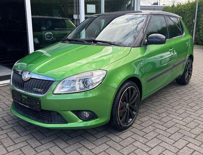 Grün Gebraucht 2010 Skoda Fabia RS Limousine | 6.900 € (Fairer Preis) - Bild 1/4
