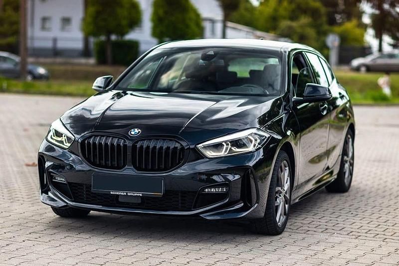 Schwarz Gebraucht 2021 BMW 120 M Sport Kleinwagen | 23.900 € (Guter Preis) - Bild 1/4