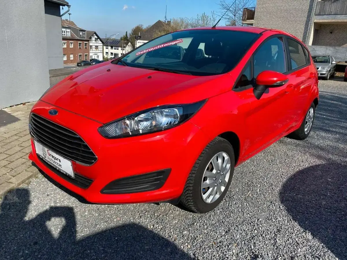 Gebraucht Ford Fiesta Trend 82 PS (60 kW) 2015 Rot Kleinwagen
