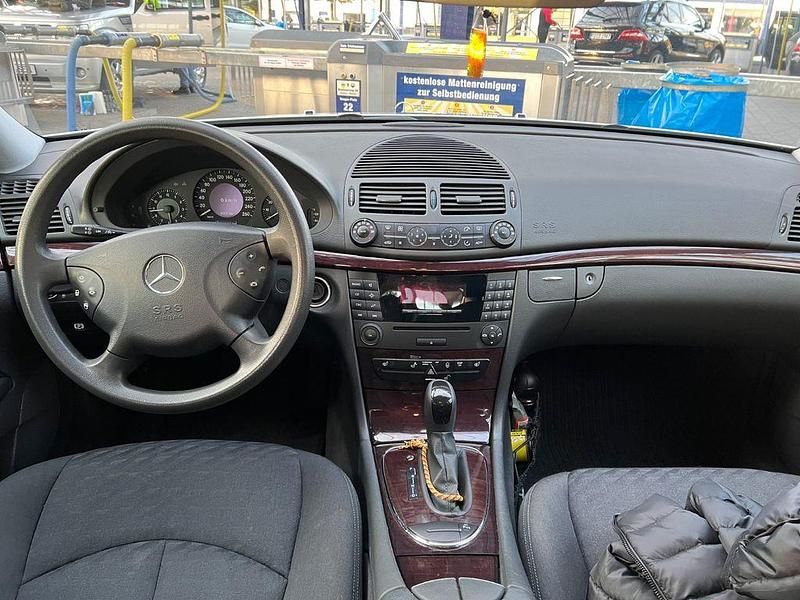 Gebraucht Mercedes E240 Elegance 177 PS (130 kW) 2003 Silber Limousine