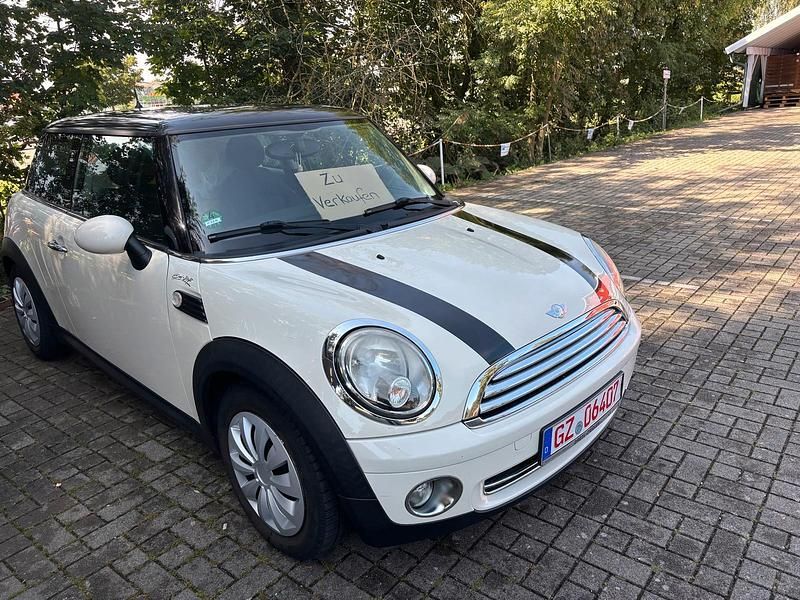 Weiß Gebraucht 2009 Mini ONE Kleinwagen | 3.990 € - Bild 1/4