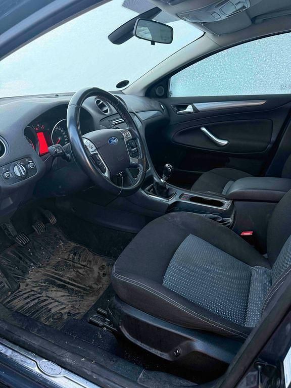 Gebraucht Ford Mondeo Trend 140 PS (102 kW) 2012 Grau Limousine